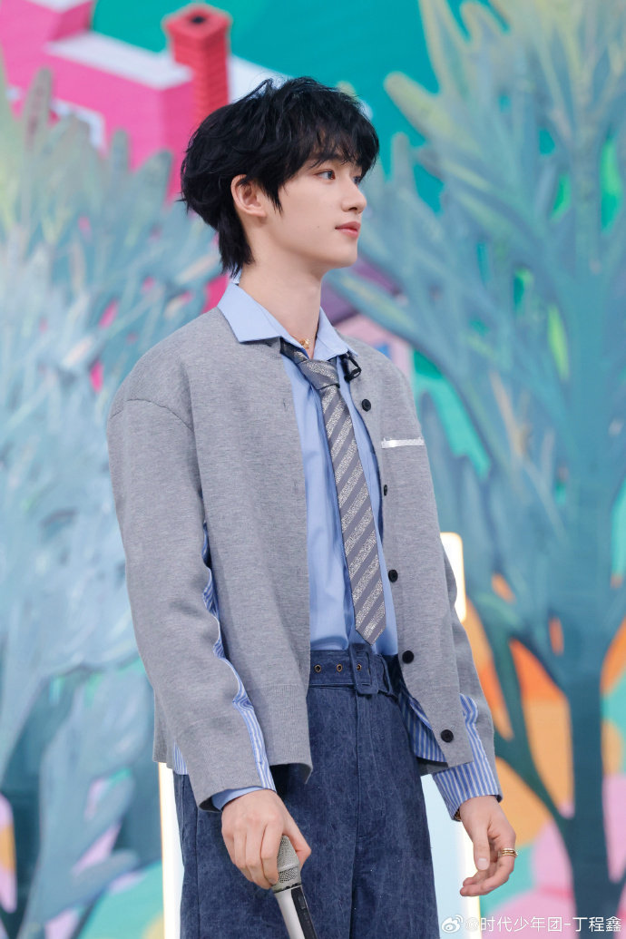 杨迪变出一只猫咪丁程鑫丁程鑫猫塑你好星期六 盆没问题底没问题，最后变出一只软萌小