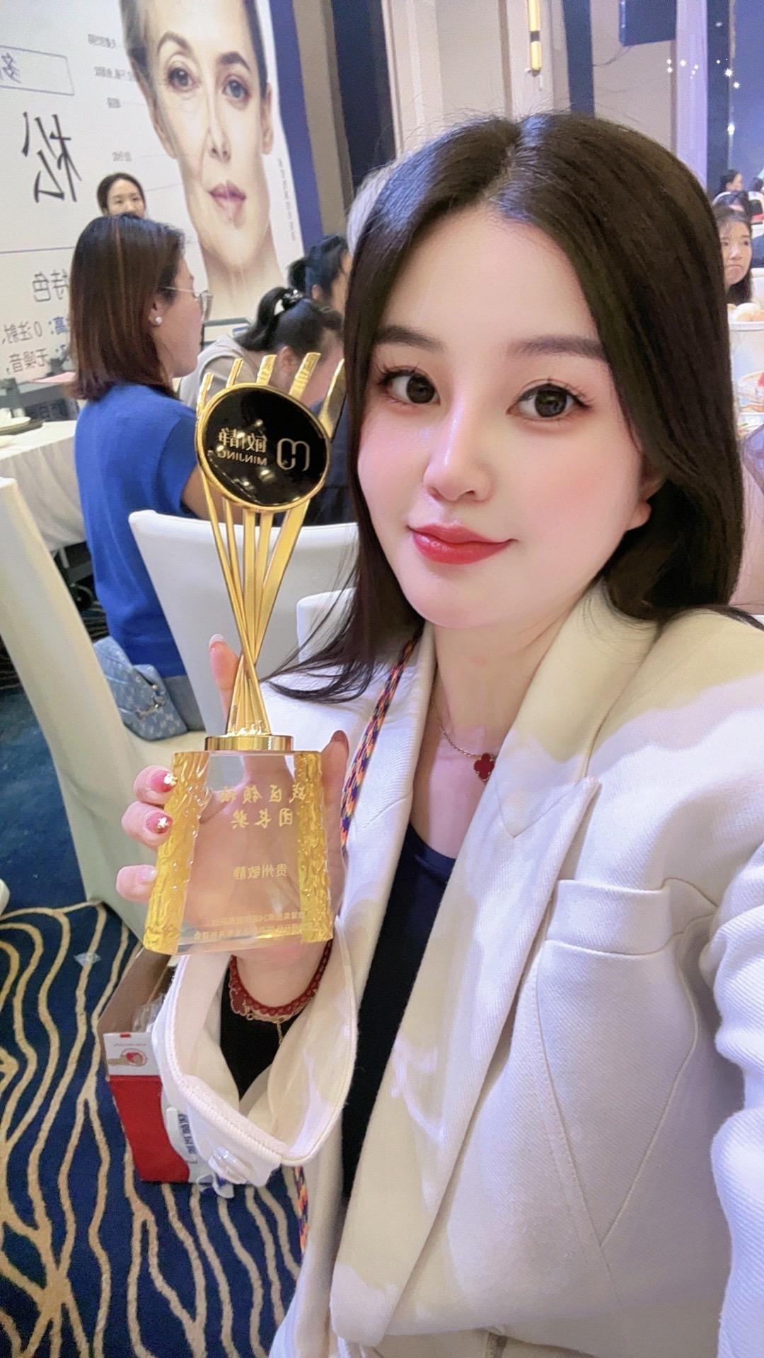 脚下的泥土是根，心里的韧劲是路。慢慢来，山村里的孩子，也能走出属于自己...