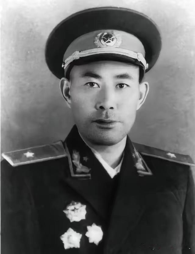 铁血少将彭龙飞：残掌赴山河，一生献家国
 
彭龙飞，男，1915年出生，江西永新