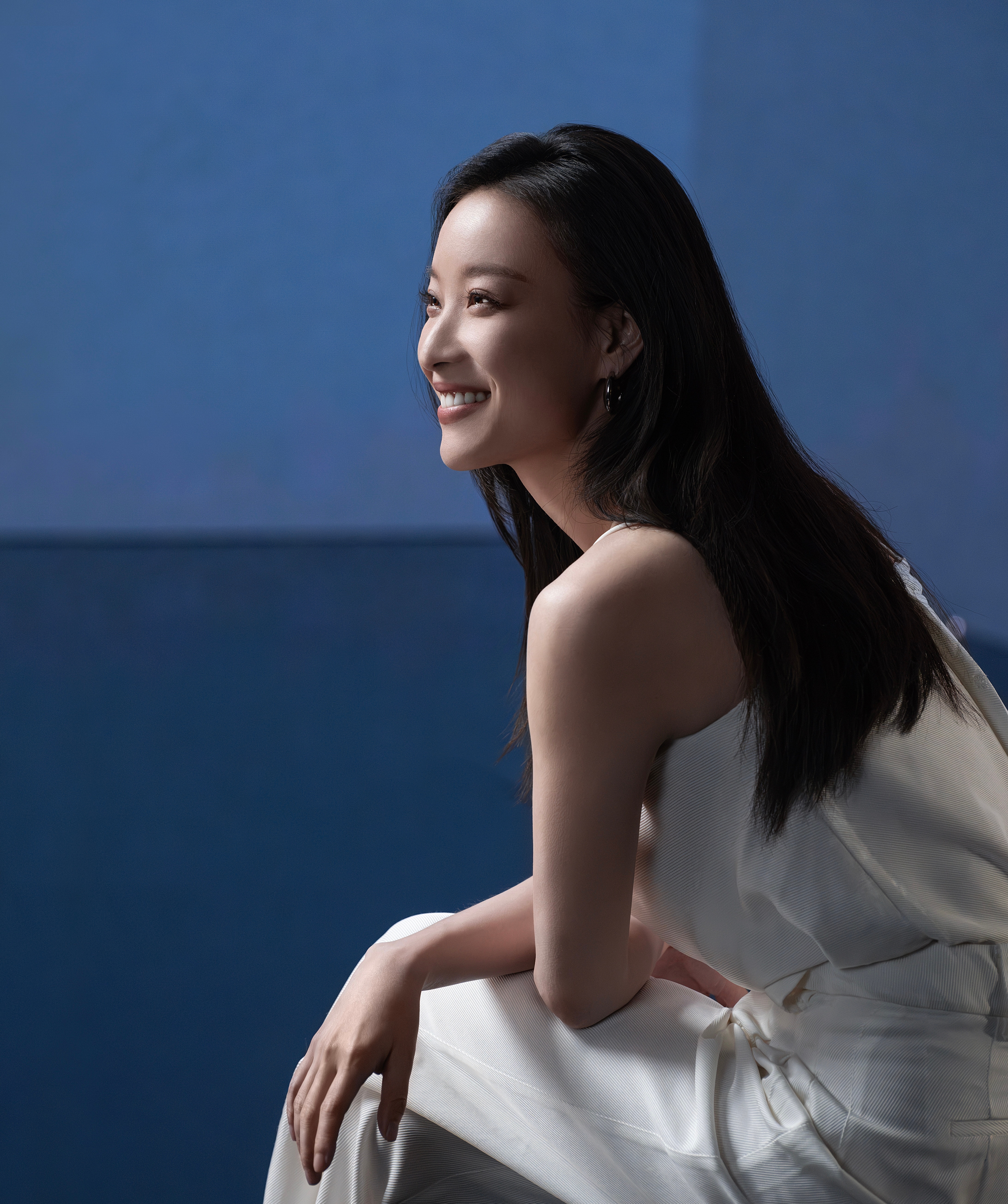 #倪妮520仪式感##倪妮明媚花神#被倪妮美到真的是一件轻而易举的事情！黑白套装