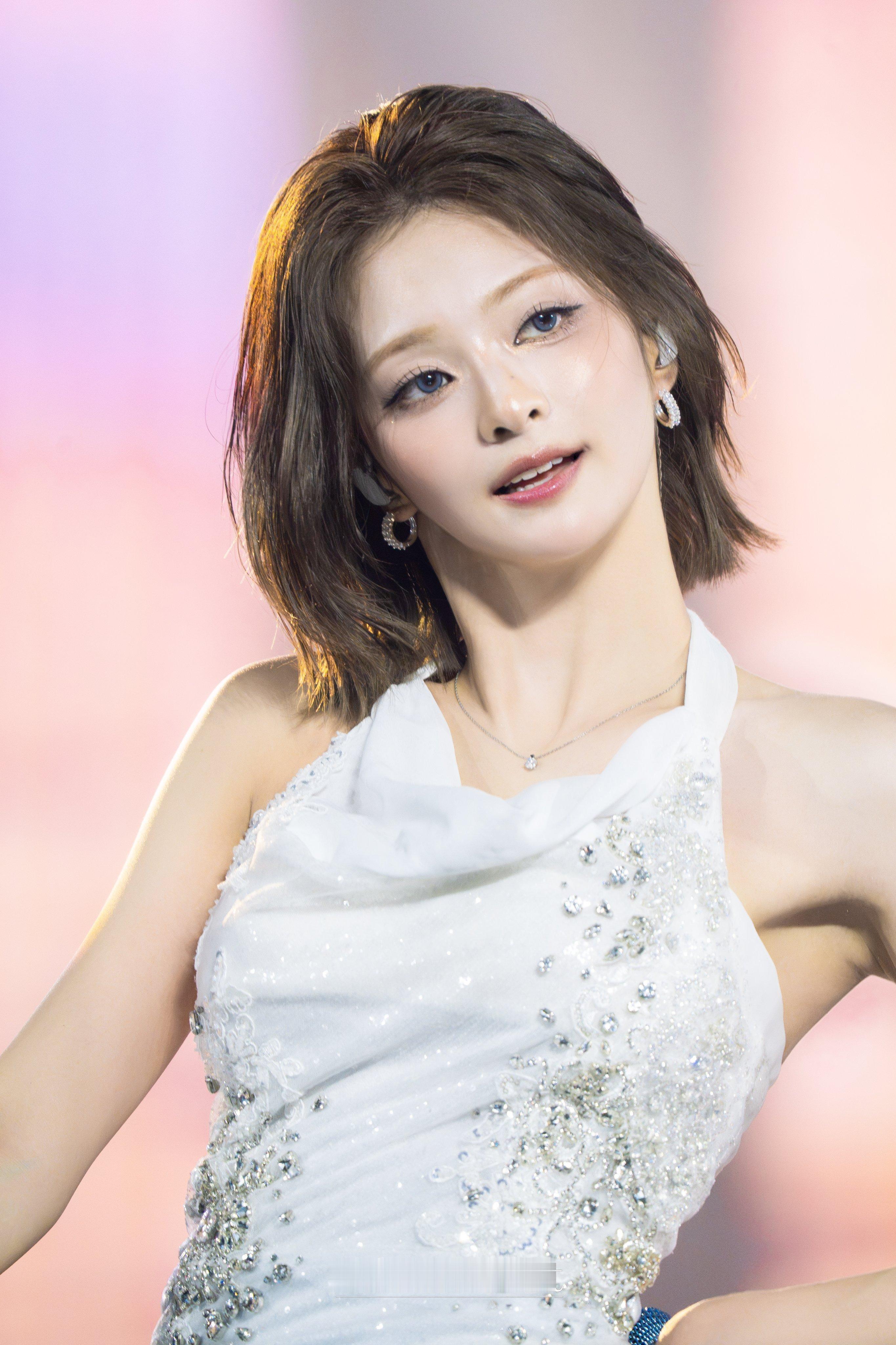 李娜炅[超话]  🐣氧气笑颜李娜炅 260904 亚巡首尔场D1 饭拍HD ?