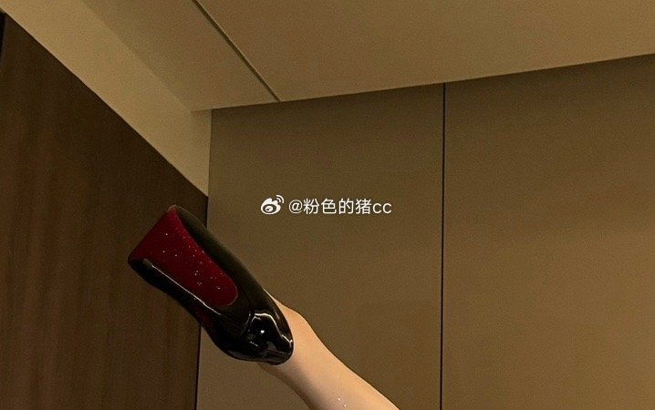 嘻嘻在拍新款哦，非常漂亮 ​​​
