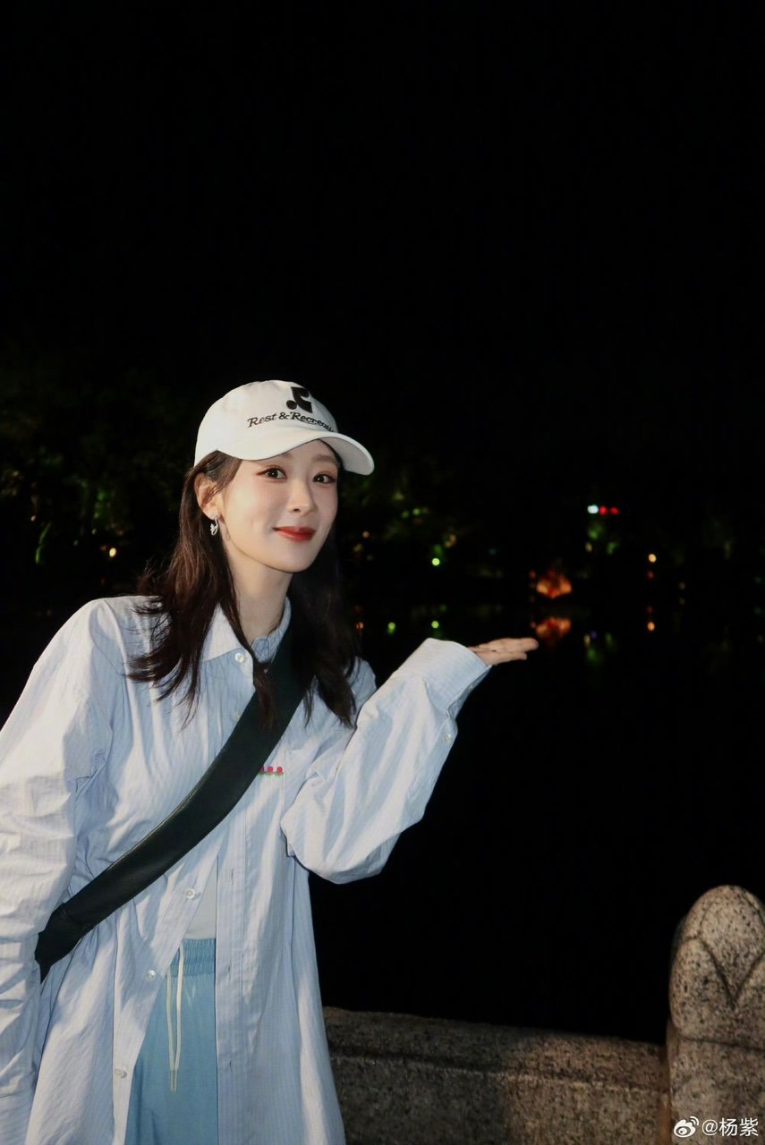 杨紫徽州walk自拍杨紫晒徽州照 杨紫徽州walk自拍