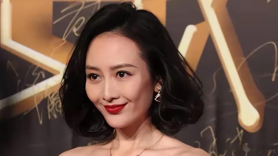 王鸥这次的发声。给很多人提了个醒。体面这个东西，从来不靠别人替你解释，而是靠你自