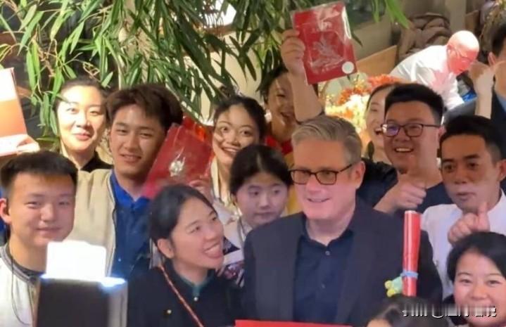 斯塔默到达北京后，第一站就奔着云南菜去了！原来国际政要也爱接地气的美食。

这家