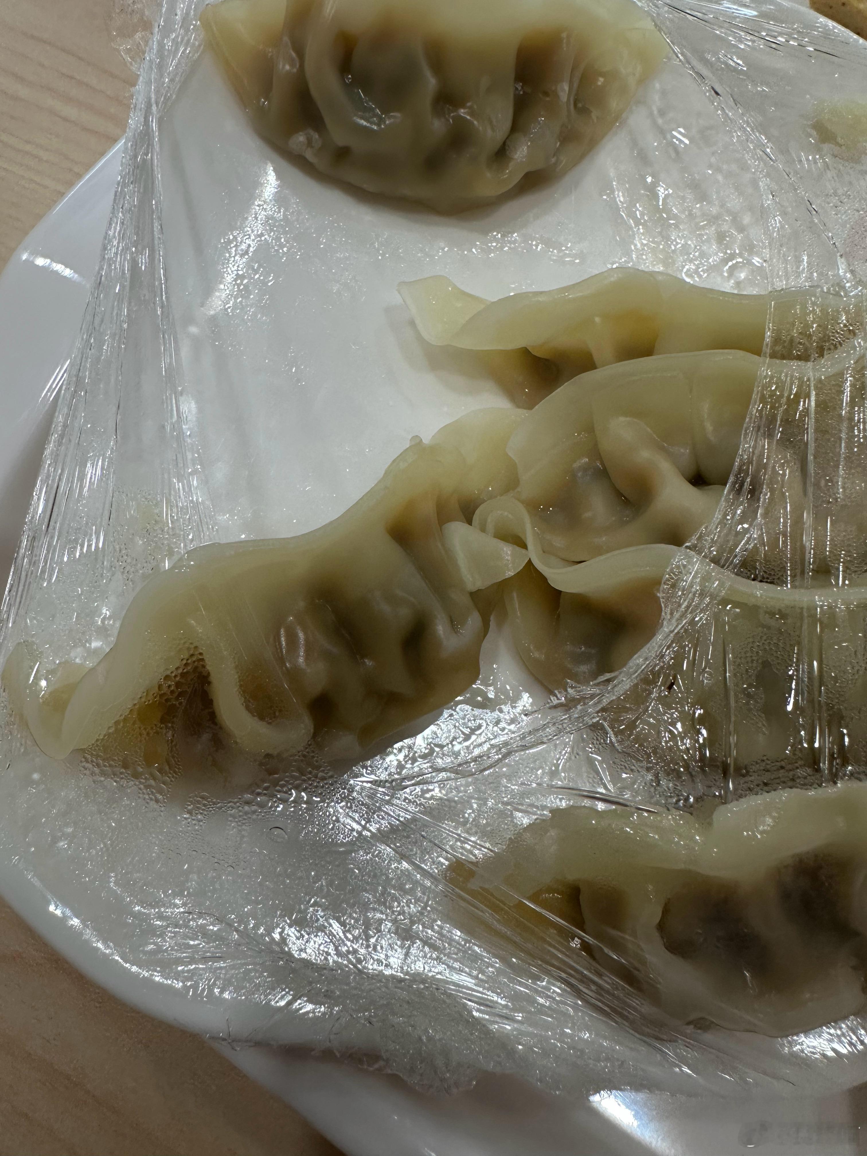 10块钱一份蒸饺，抽2份给铁粉，吃早饭，点赞就行[无聊] ​  ​​​