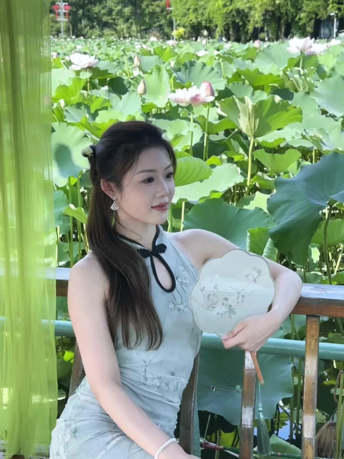 荷以解忧🪷荷气生财……热的我中暑了🥵