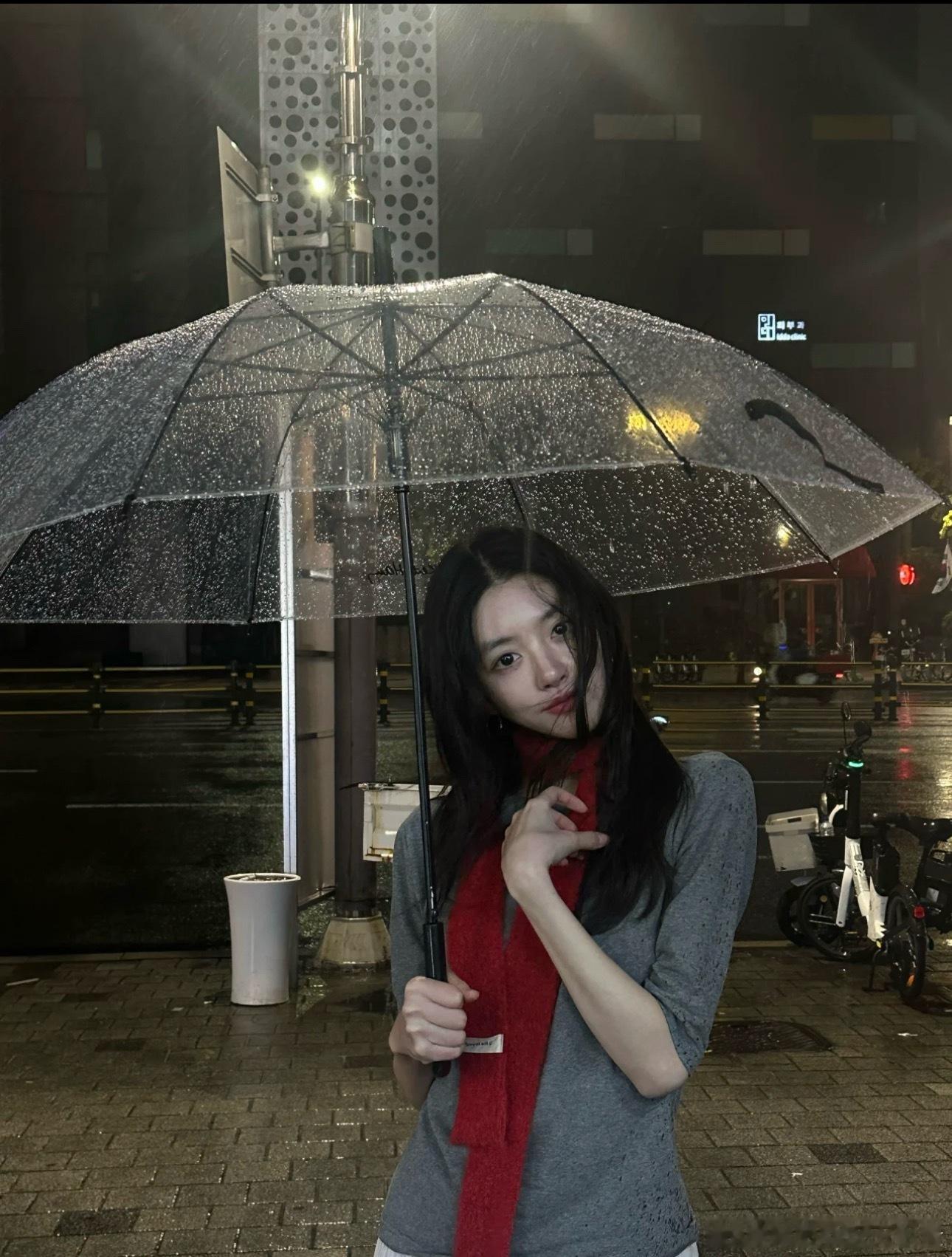 柳柳完全长在我审美上，我是周佑凌我也稀罕她…此女拍照也是如此有品还是勤勤恳恳的打