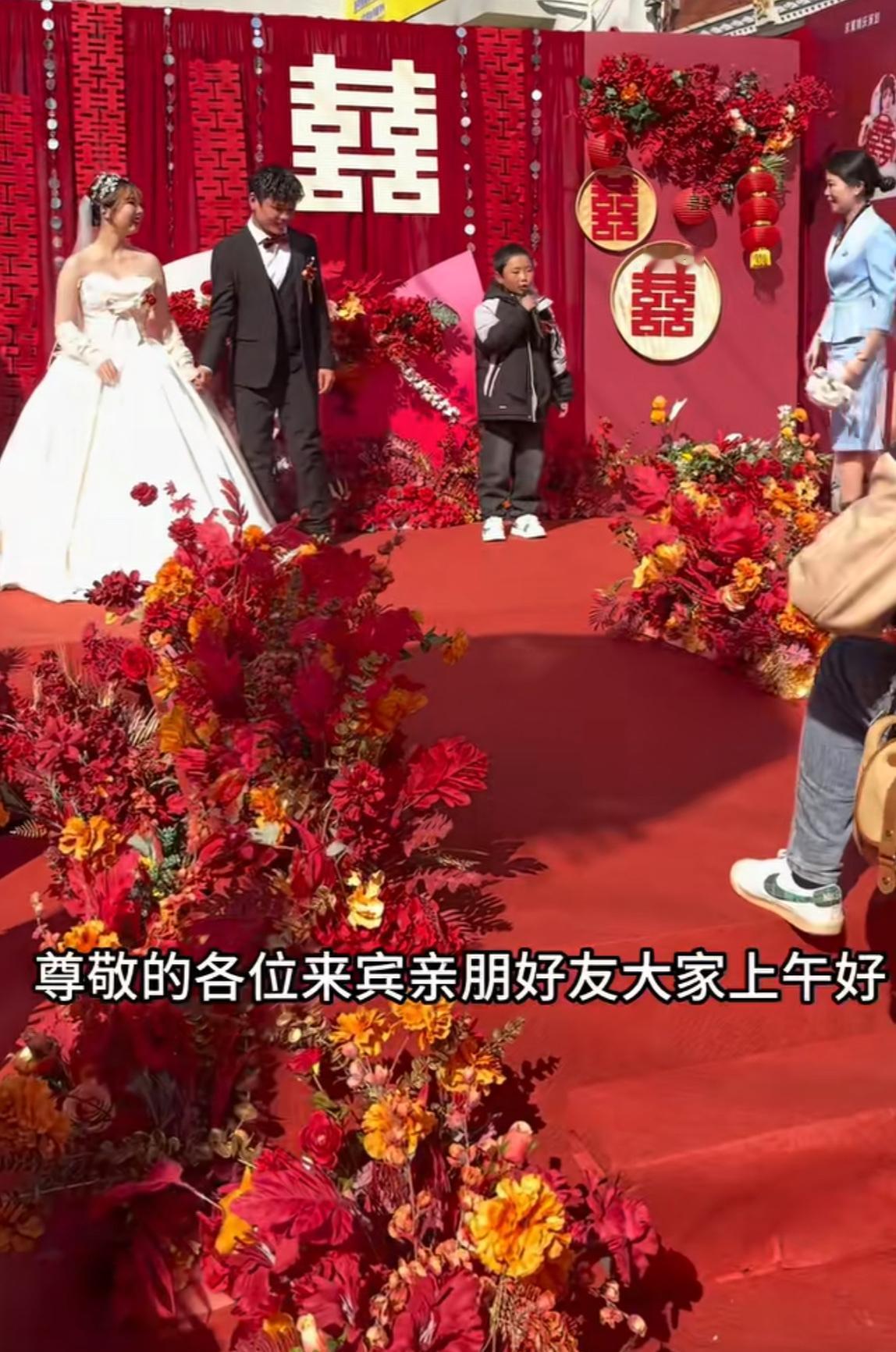 浏阳枨冲镇婚礼现场，10岁弟弟致辞，全程脱稿，真情流露，句句走心，他说今天的主角