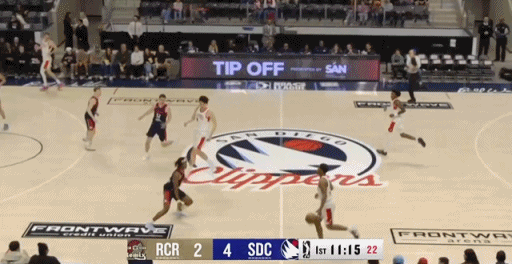 杨瀚森两分钟7分 莫非今晚将是杨瀚森登录NBA发展联盟的生涯之夜？这个状态属实有