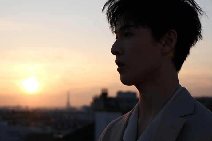 李昀锐日落侧颜李昀锐日落彩蛋照 李昀锐日落彩蛋照，是日落侧颜满分优越的小林上线啦