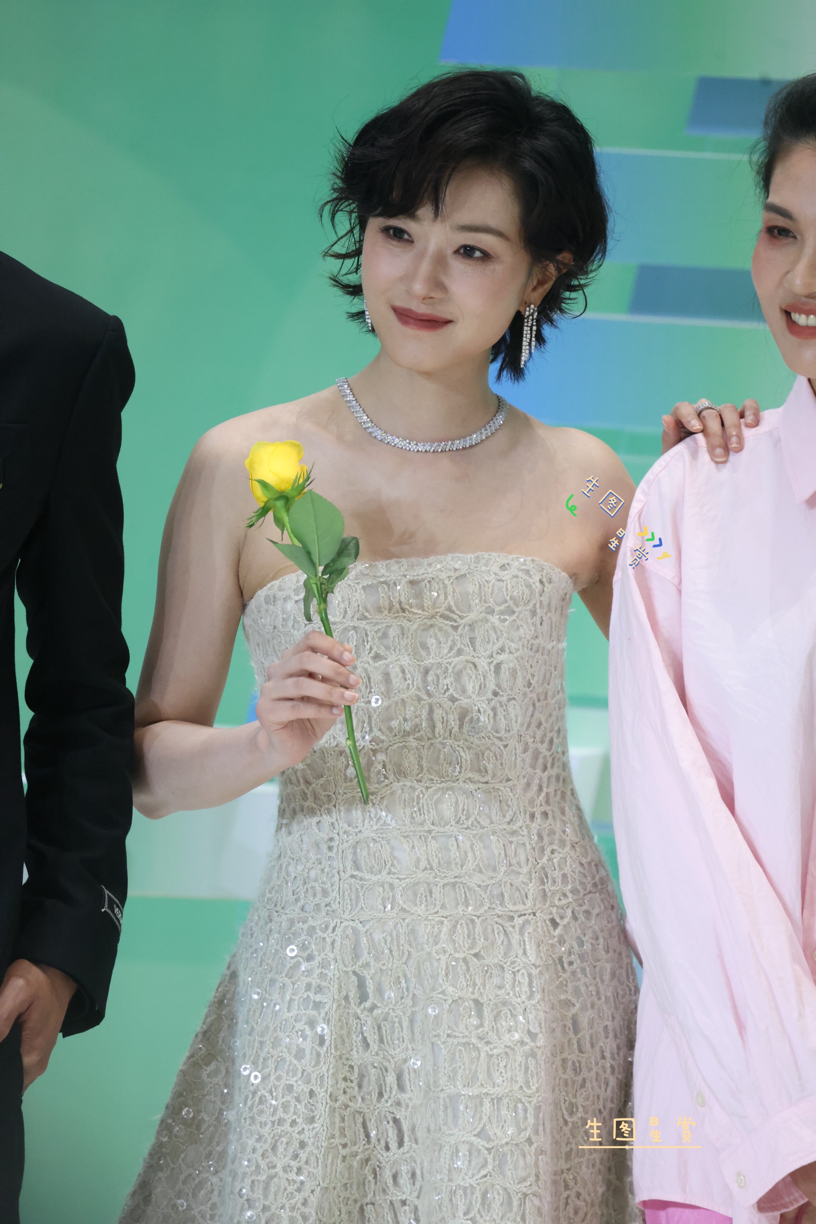 万茜马苏关晓彤白玉兰红毯生图，绽放耀眼的女明星🌟💐 ​​​