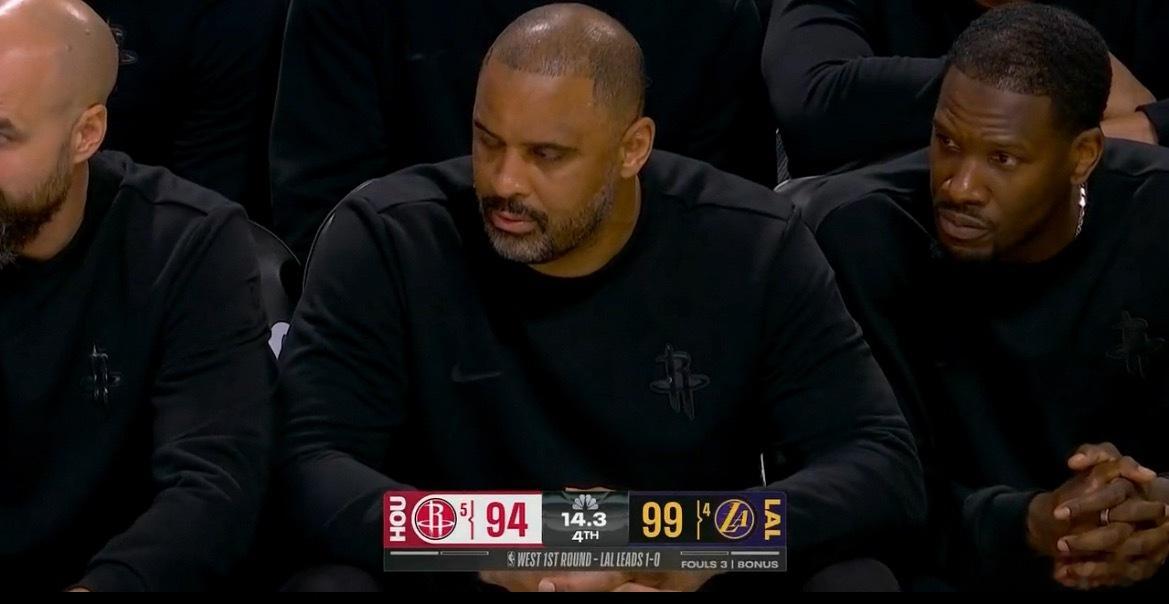 镜头给到乌杜卡，想听听赛后怎么狡辩火箭vs湖人41岁詹姆斯折叠背扣