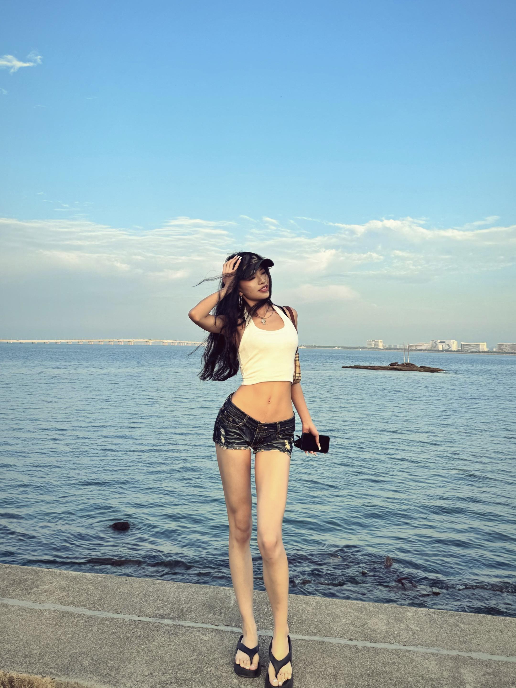从你脸上滑落的 是我见过最小的海