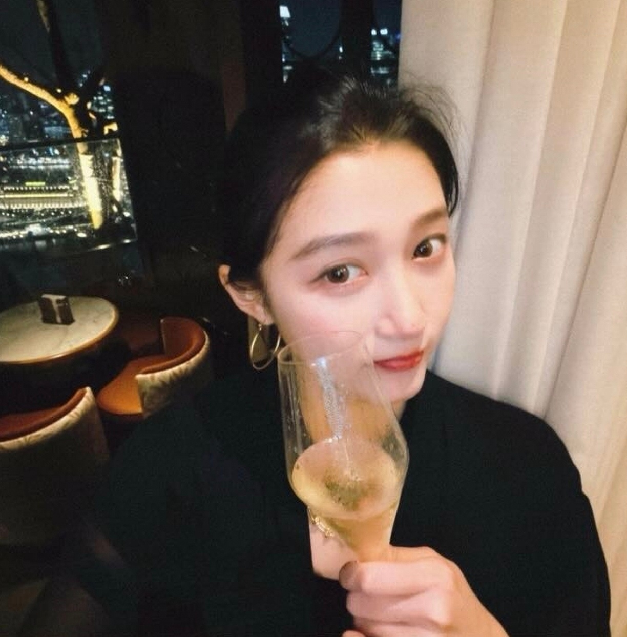 赵樱子称这辈子最感谢关晓彤 跟关晓彤这种敬业又性格好的人一起工作很舒服，合作过的