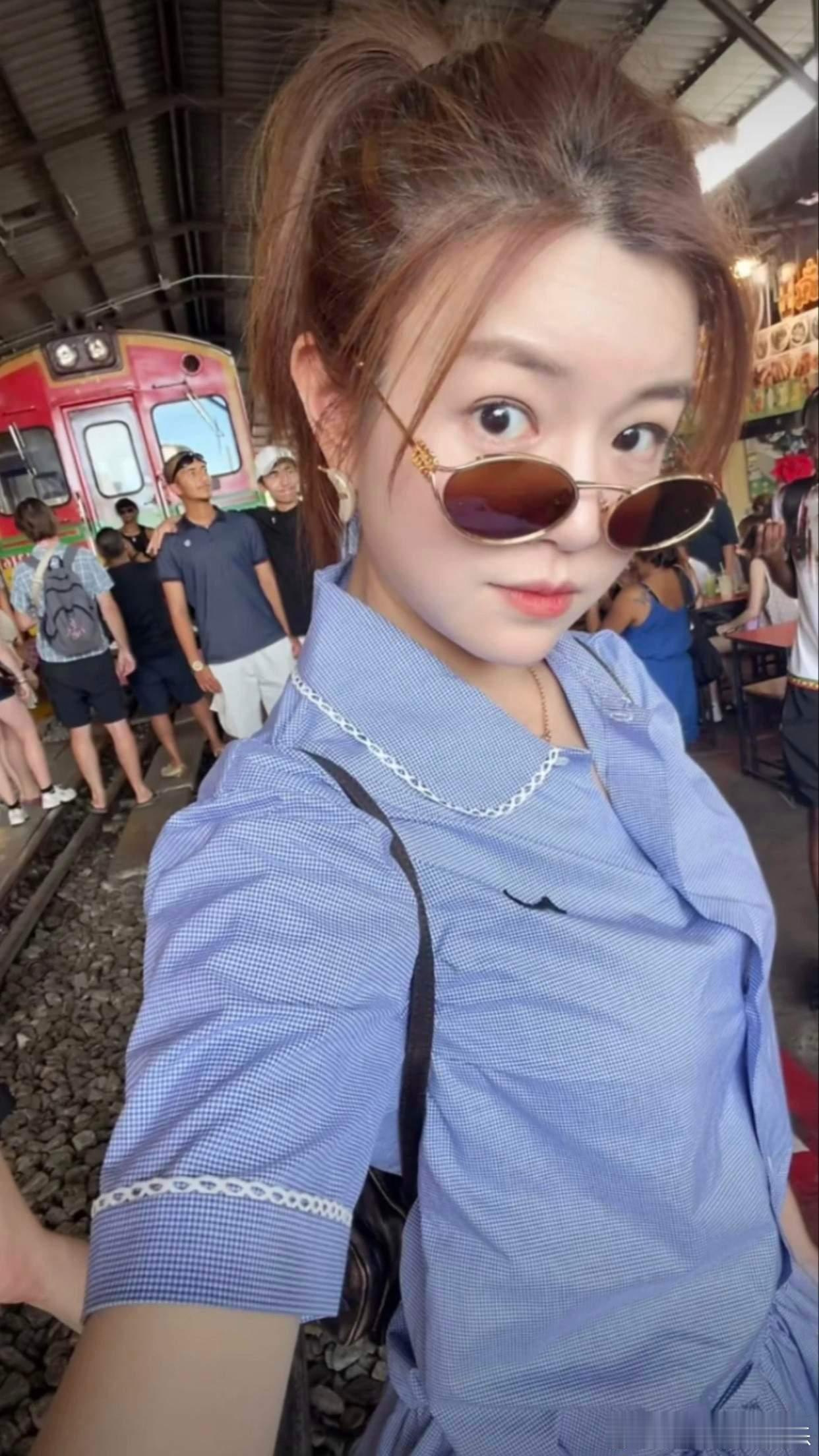 不容易啊陈妍希母亲说：“星星下课以后，还有七八个课程，一个礼拜可能有一个下午是他