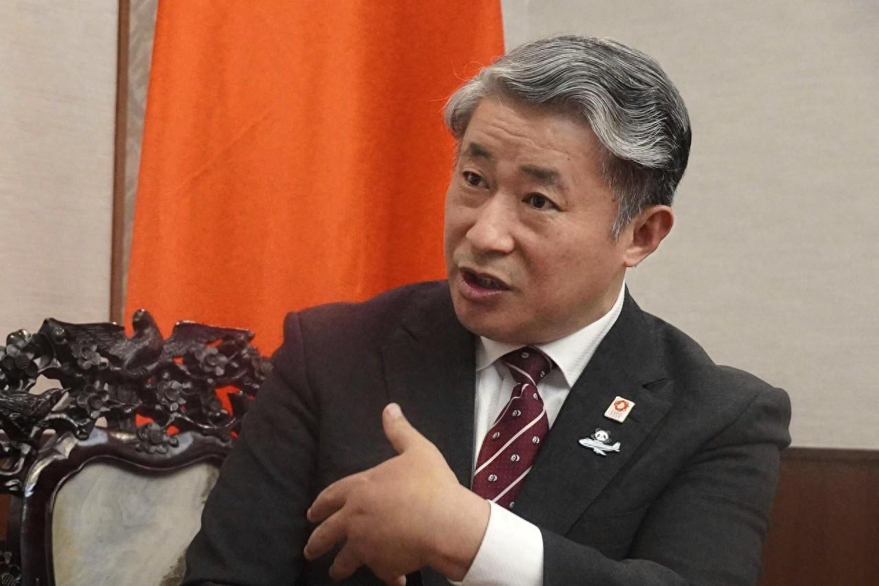 高市早苗硬抗24天不认错，日本地方议会反倒跳出来，要中国总领事道歉！人民日报反将