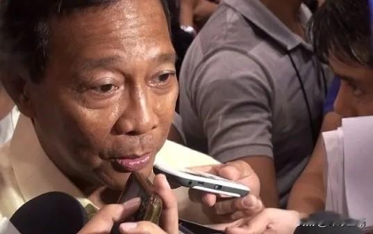 菲律宾军方近期放话要用致命武器反击中国，若中国对仁爱礁坐滩军舰动手拖走就开火。2