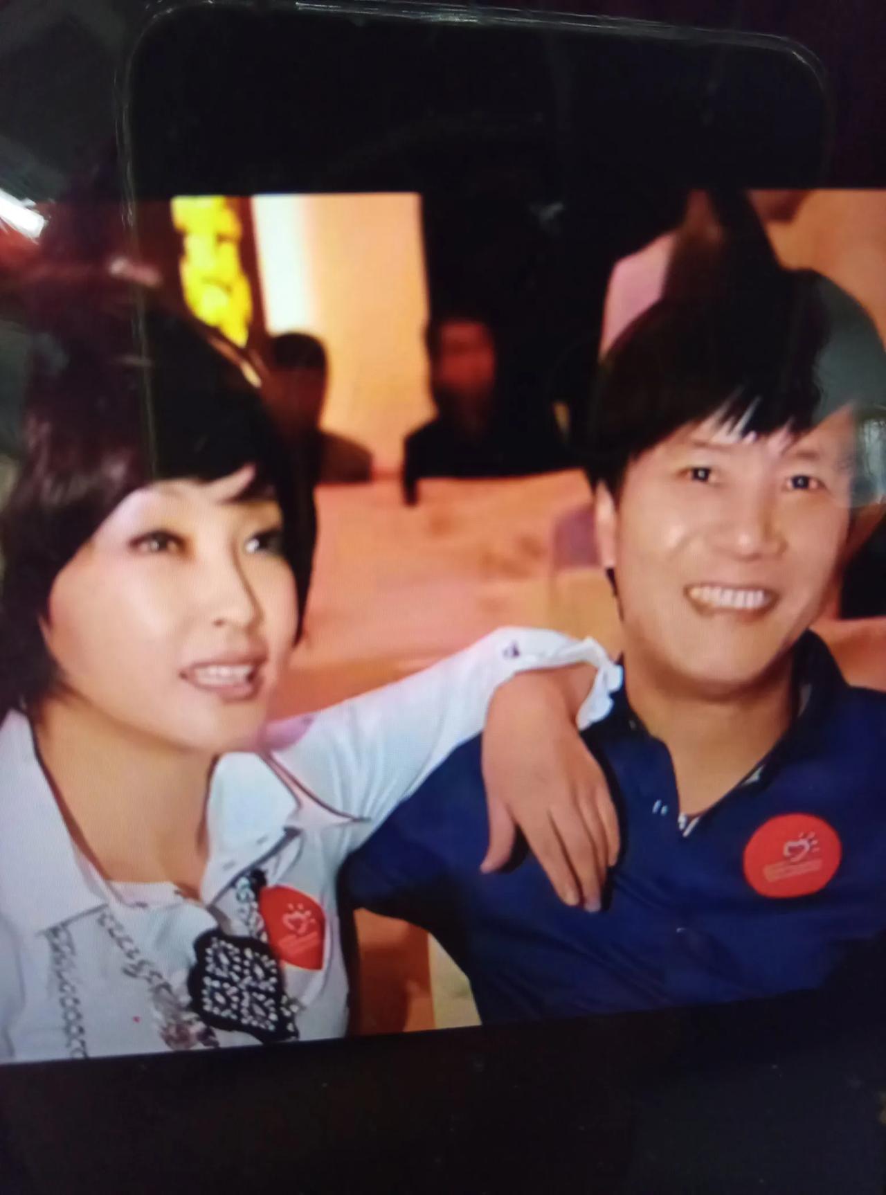 阿峰才是被刘晓庆害的最惨的那个人！刘晓庆的情史丰富，这一段又是姐弟恋，而且明知阿