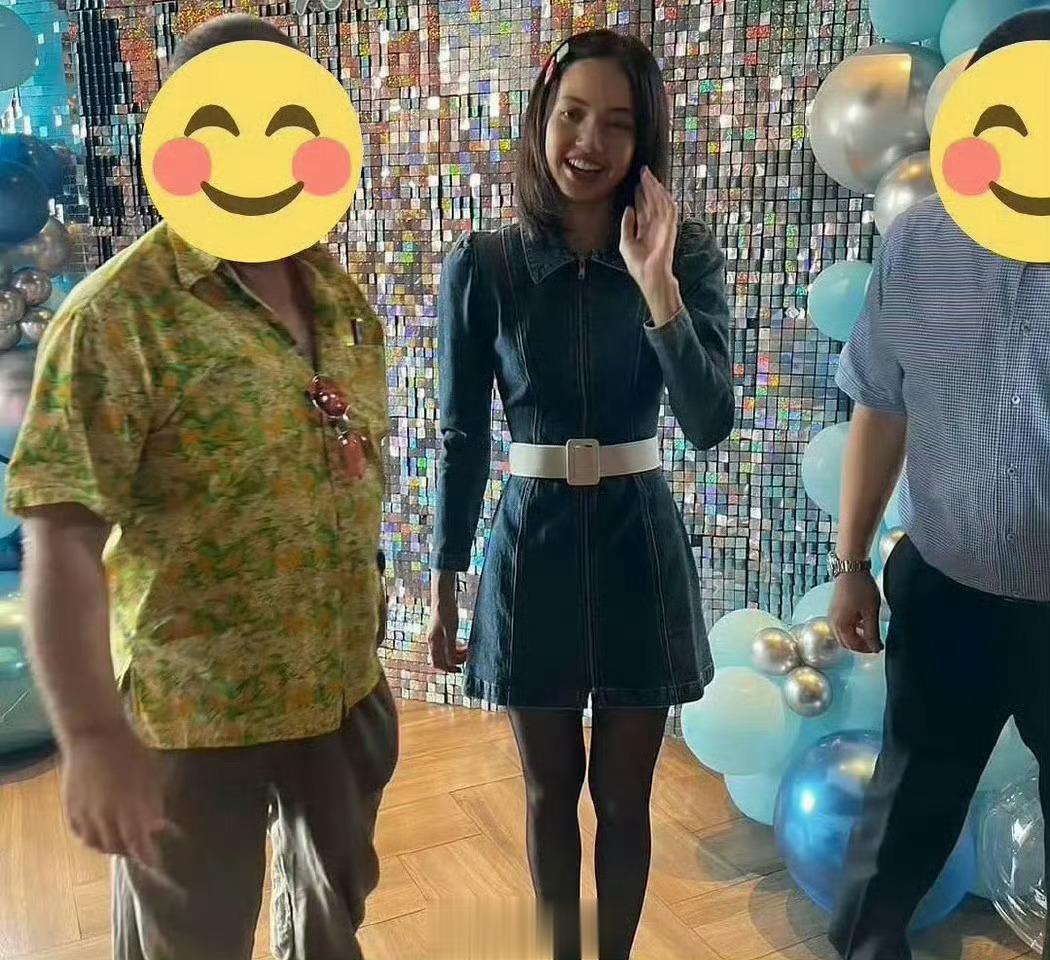 #Lisa最新照片状态#我天，如果照片是真的，像是被僵尸吸干了脑干似的 ​​​