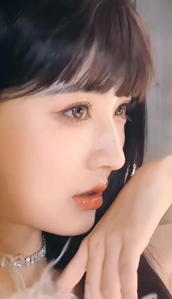 神仙美女徐璐1994年12月出生在内蒙古自治区呼和浩特区，毕业于中国人民解放军国