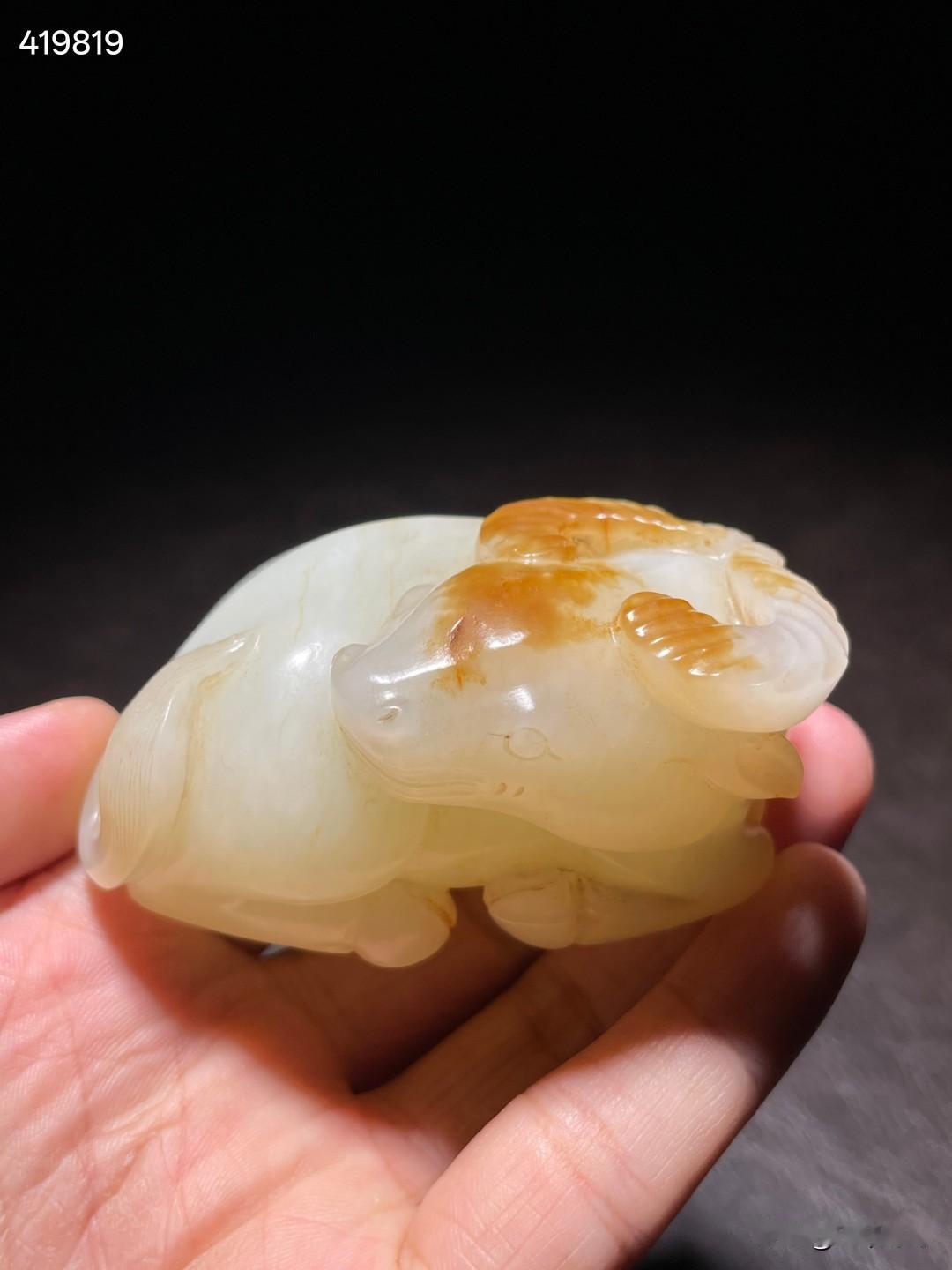 清 和田玉玉牛雕件
尺寸7.4×4.3×4厘米