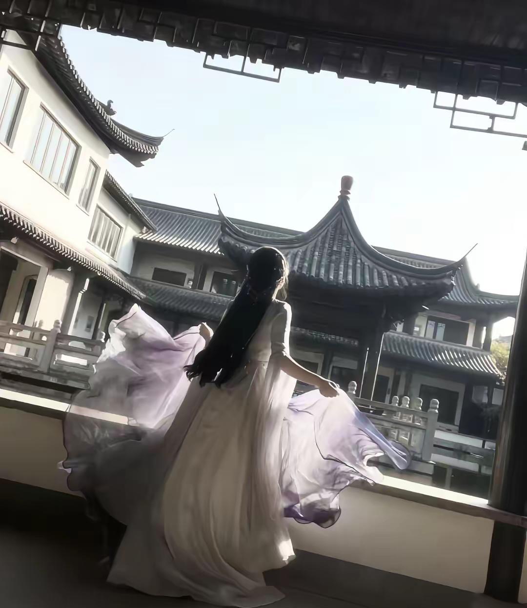 这是我的亡妻…我的亡妻叫作小兰花，小是草木初生的小，兰是幽谷兰草的兰我们是在水云