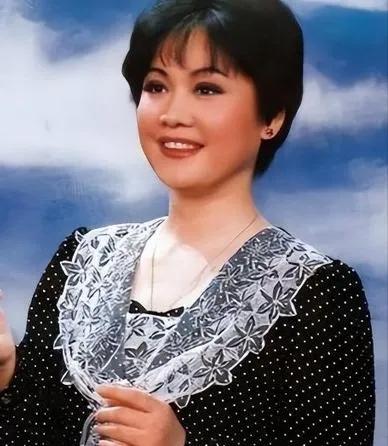 李谷一是为数不多敢讲真话的艺术家

在国内乐坛，李谷一的名字耳熟能详，她的歌声影