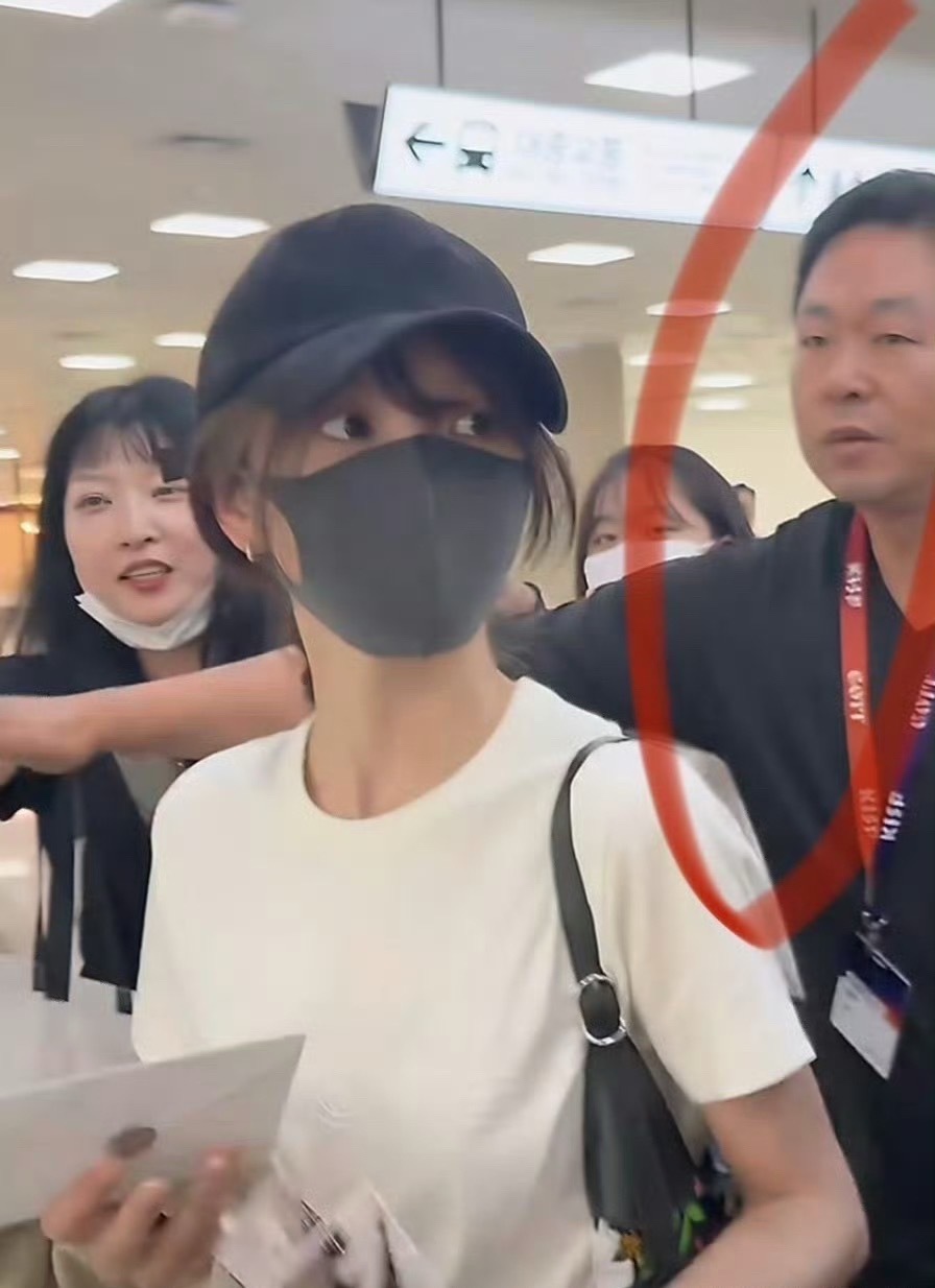 宋威龙、田曦薇釜山到达路透🈶，两位将出席亚洲内容大赏，期待两位闪耀釜山宋威龙田