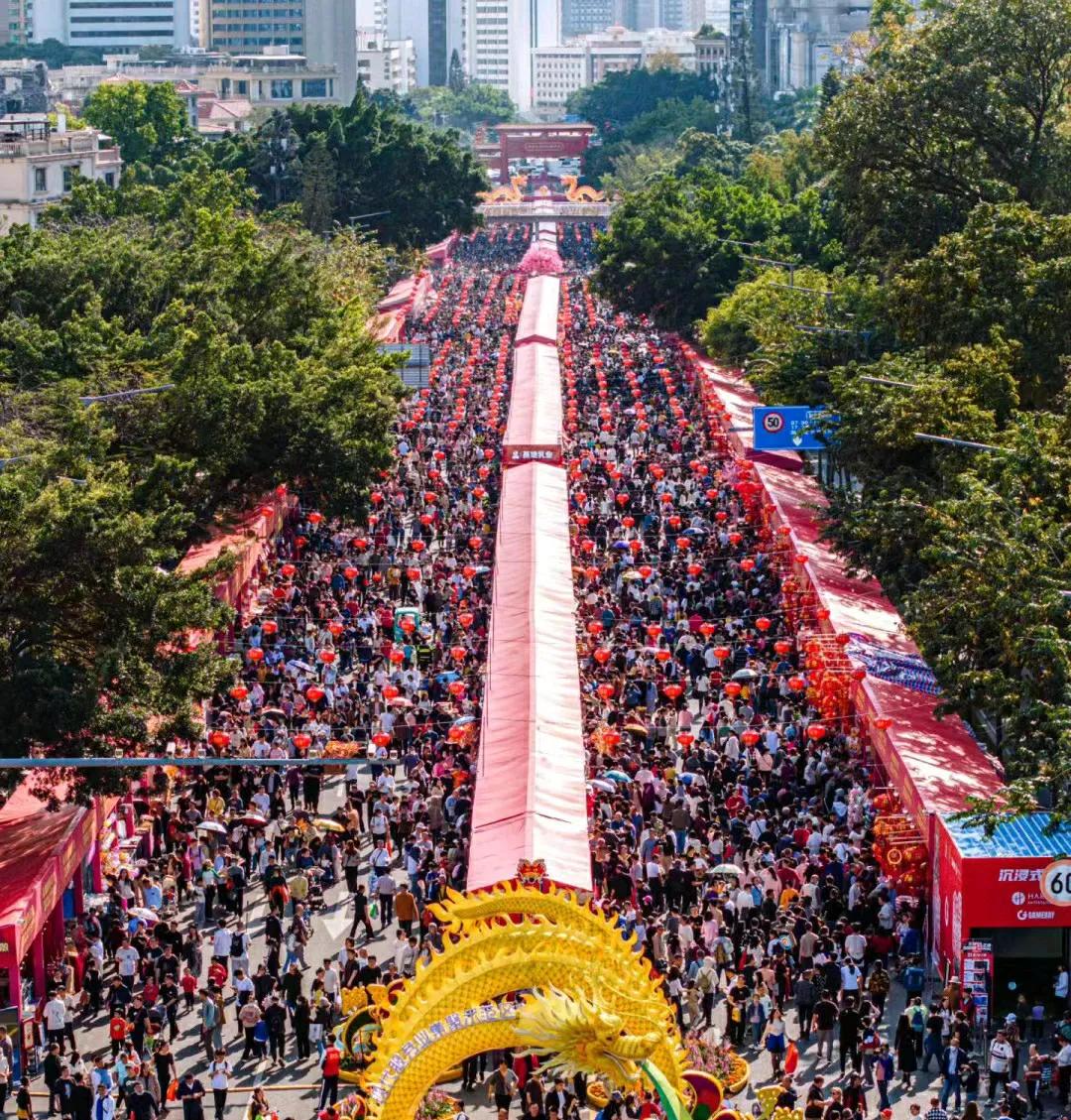 临近年底了，深圳市和各大区又要举办迎春花市，看看花节那些摊位的租金价格，真替那些