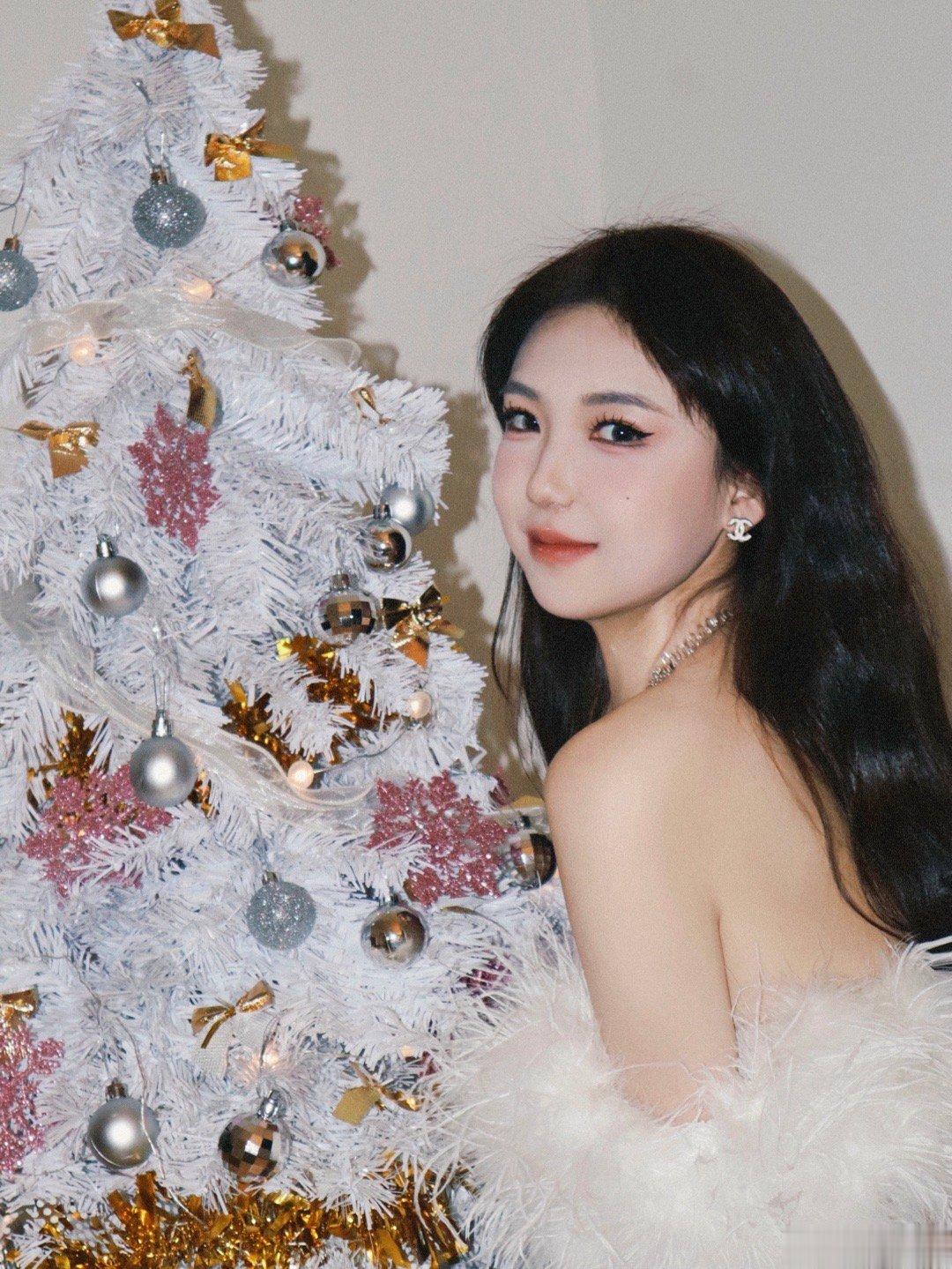 今年终于自己装扮🎄了！！才想起来发[苦涩]  ​​​