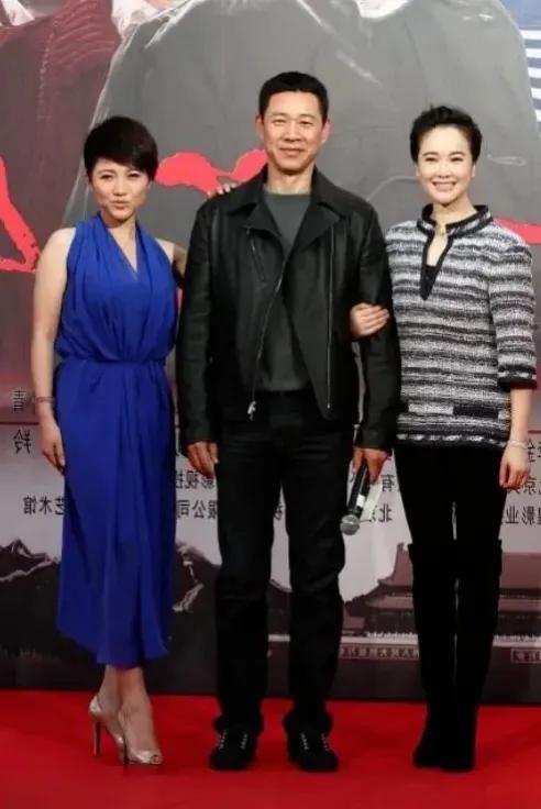 颜丙燕、张丰毅、左小青，这三位都是观众喜爱的好演员。张丰毅长得帅气，演技超级棒，