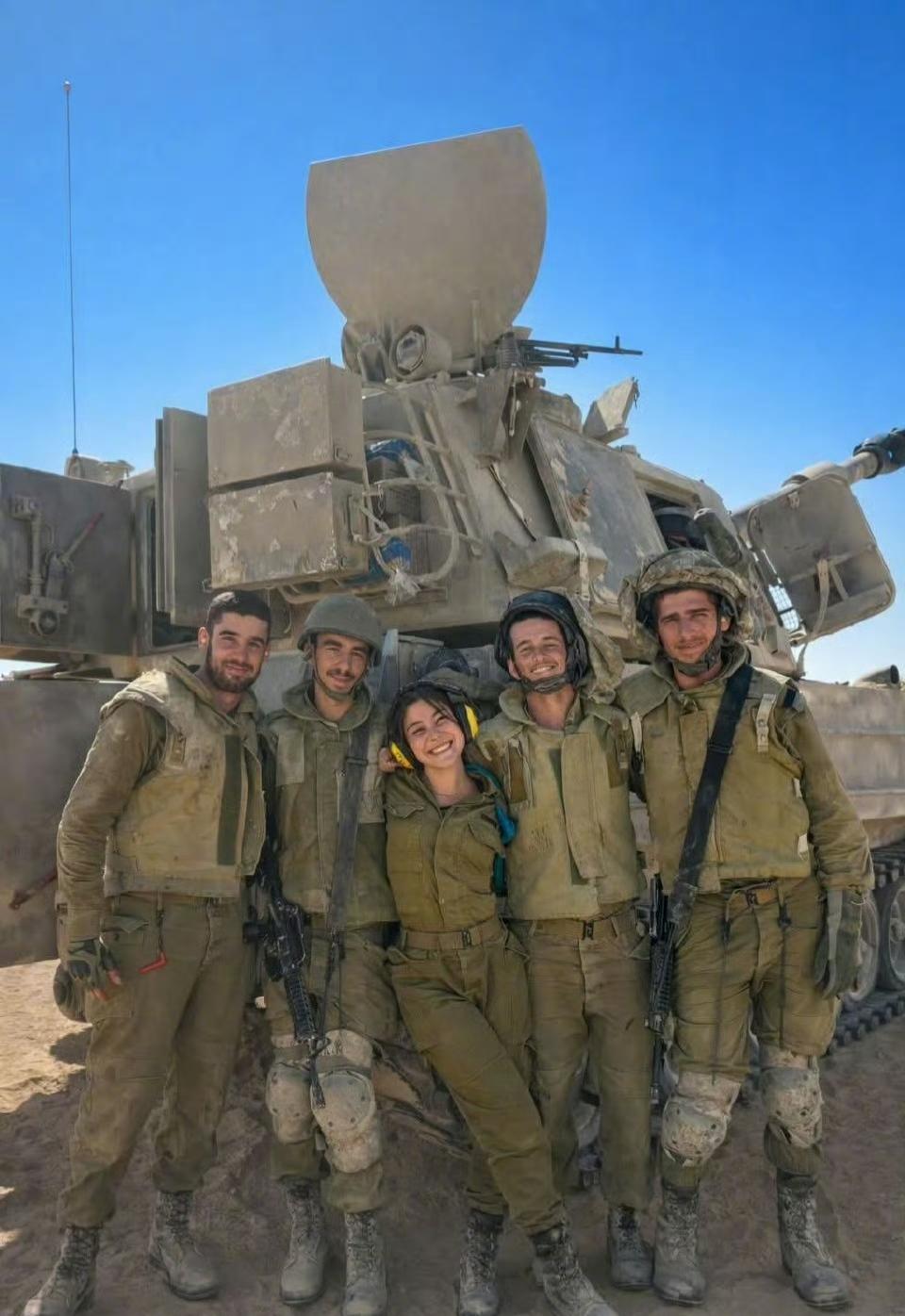 以色列媒体证实，下图五名以色列士兵和坦克一起在黎巴嫩作战中被歼灭。

以色列军队