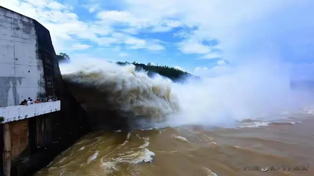 9月29日，台风“博罗依”袭击越南，中心最大风力11级，横扫越南北部。强降水让越