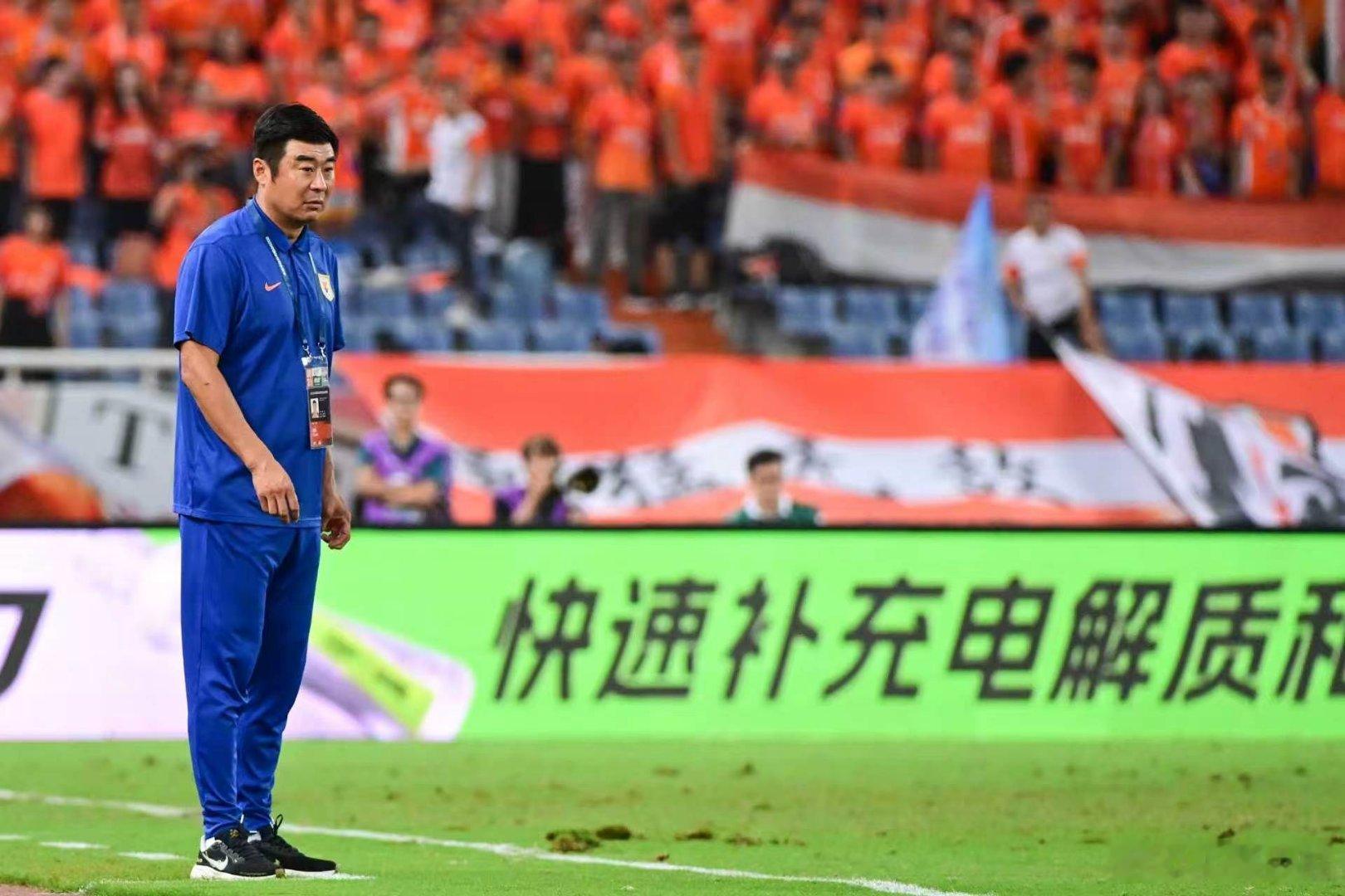 山东泰山换帅山东泰山7月28日宣布，宿茂臻与韩鹏因个人原因提出辞任，俱乐部同意二