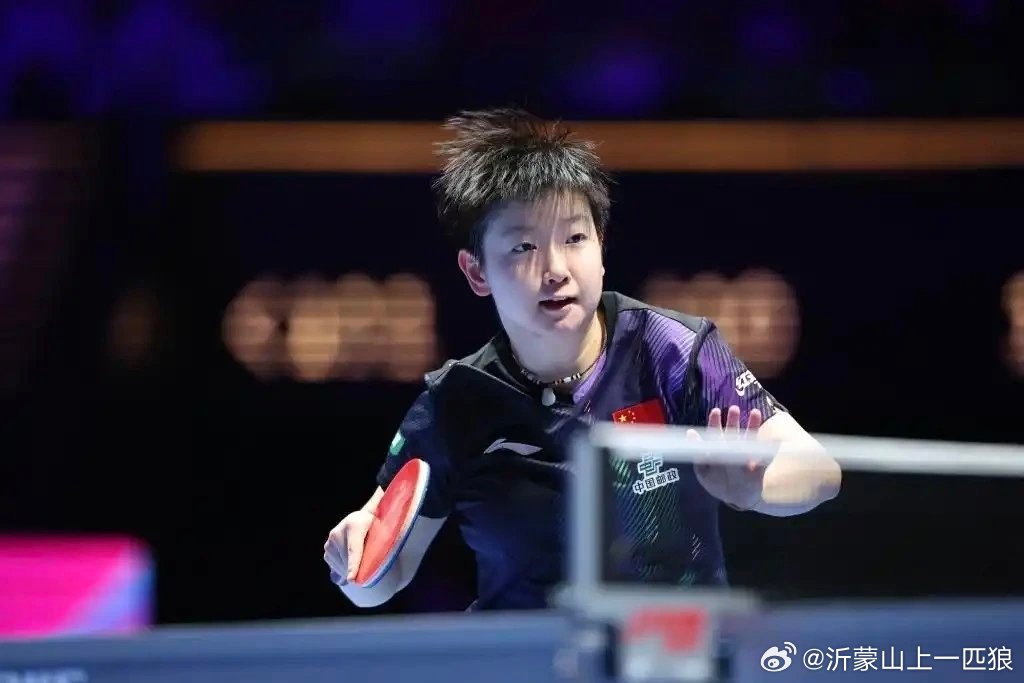 世界杯女单决赛孙颖莎战胜王曼昱，创历史实现三连冠。