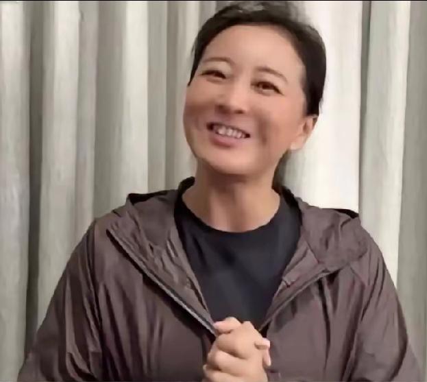 1. 贾玲不结婚真相：
自由比婚姻更重要  
2. 贾玲二次减肥成功，
新电影筹