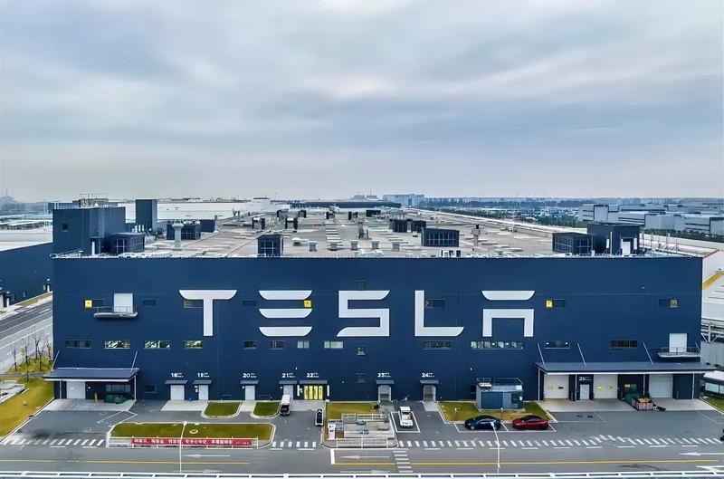 上海特斯拉超级工厂，占地1290亩，当时按市场价的10%卖给了特斯拉，并且给特斯