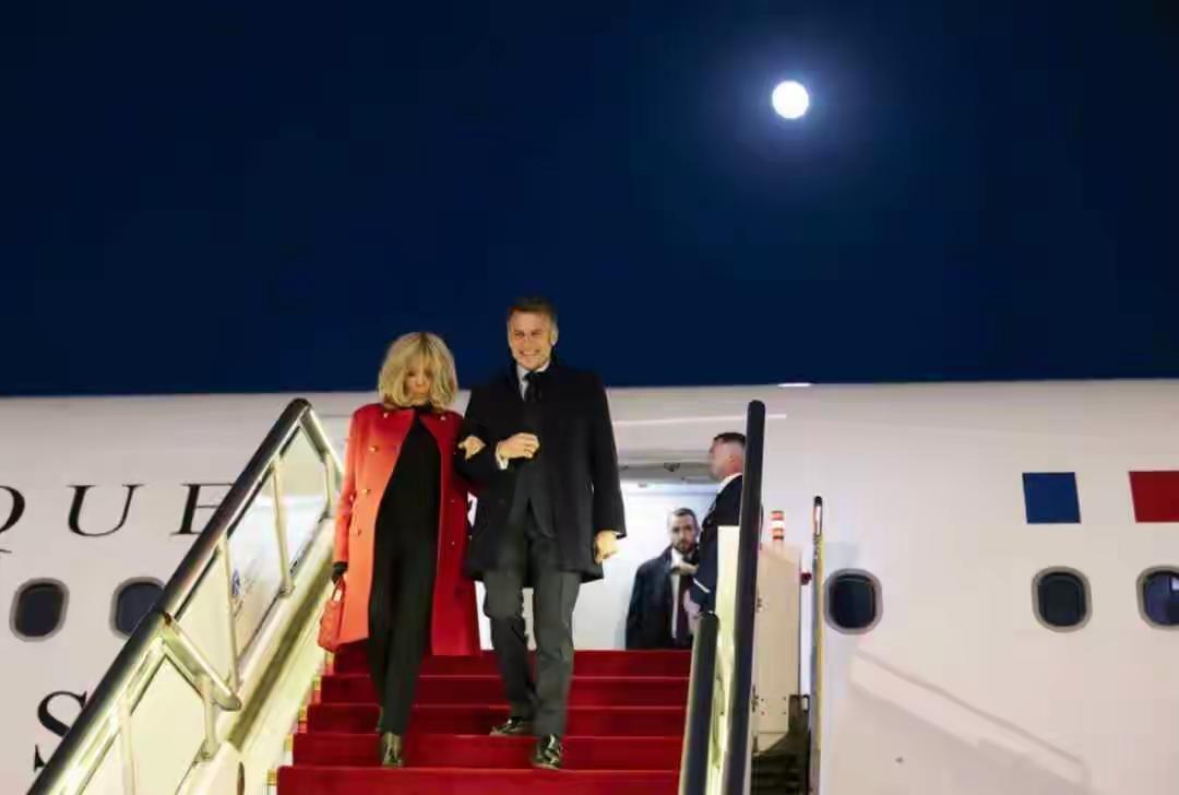 马克龙抵京后发文；高市早苗称日本政府对台立场没改变