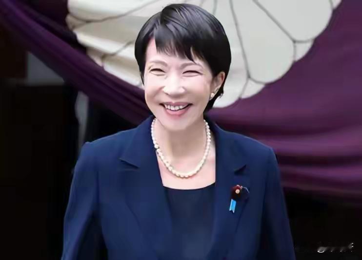 高市早苗也会笑得眉眼弯弯，人都是这样的，总会有自己笑脸相迎的人。