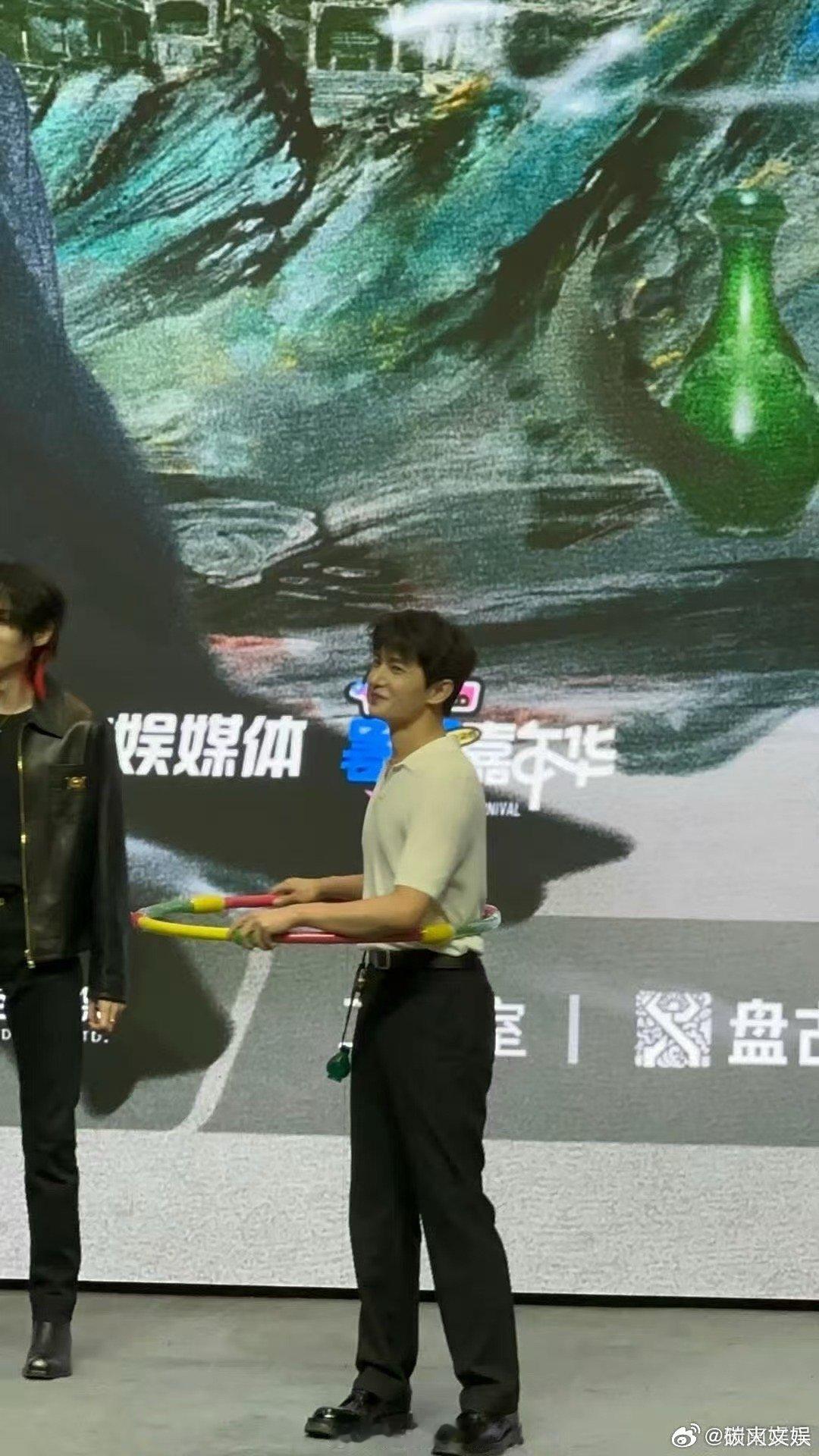 杨洋cha法修散打杨洋法修散打cha杨洋法修散打cha，哈哈，[太开心][太开心
