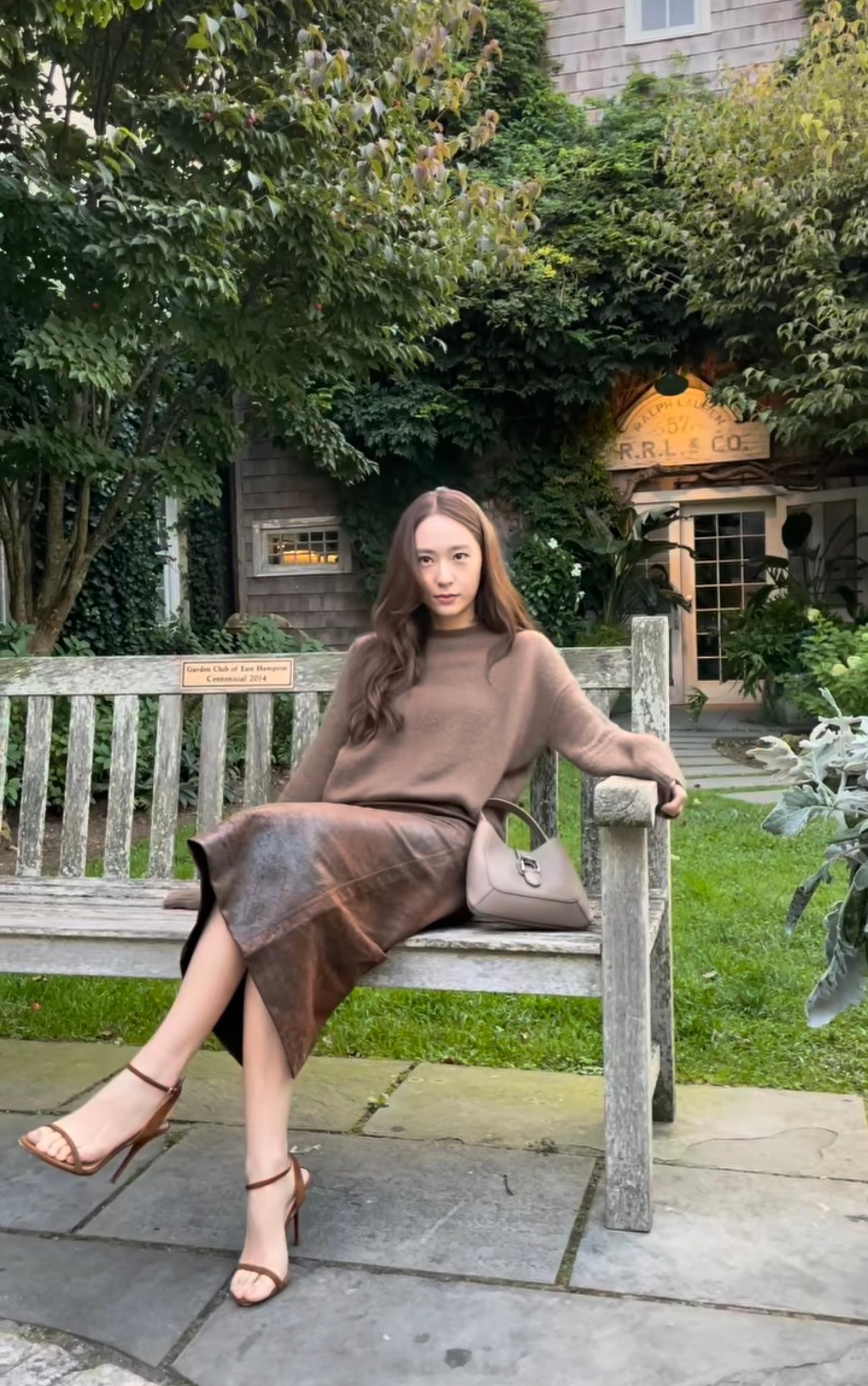 #郑秀晶# 郑秀晶 每一次出现都美的动人 ​​​