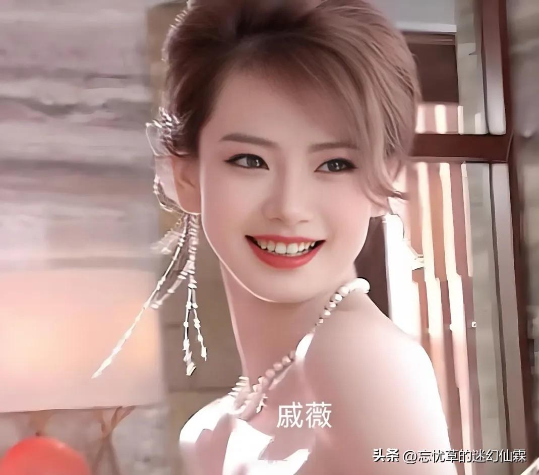 夏家三千金穿越到古代，谁更美呢？人还是得靠造型，戚薇现代装打扮的漂亮，古装却比不