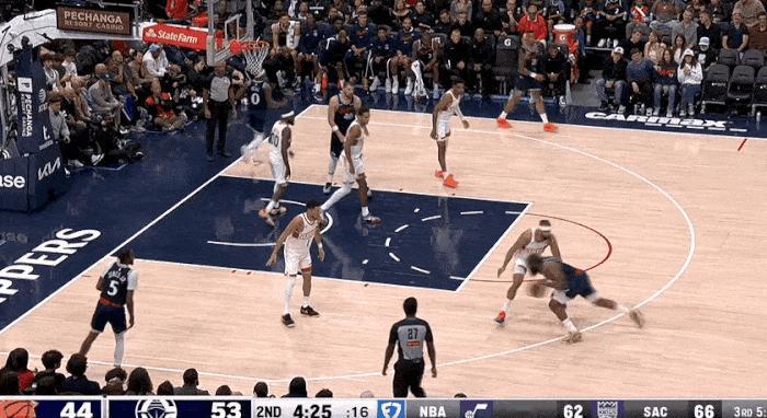 惹谁不好惹哈登！狄龙这下难受了吧！
在今天NBA常规赛快船对阵太阳的第二节比赛中