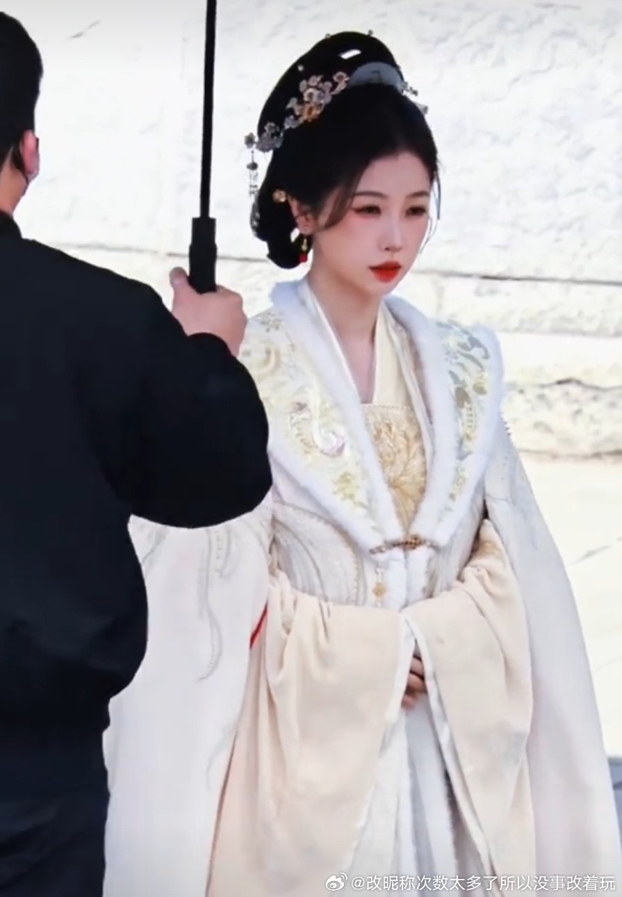 服化廉价而脸更虐