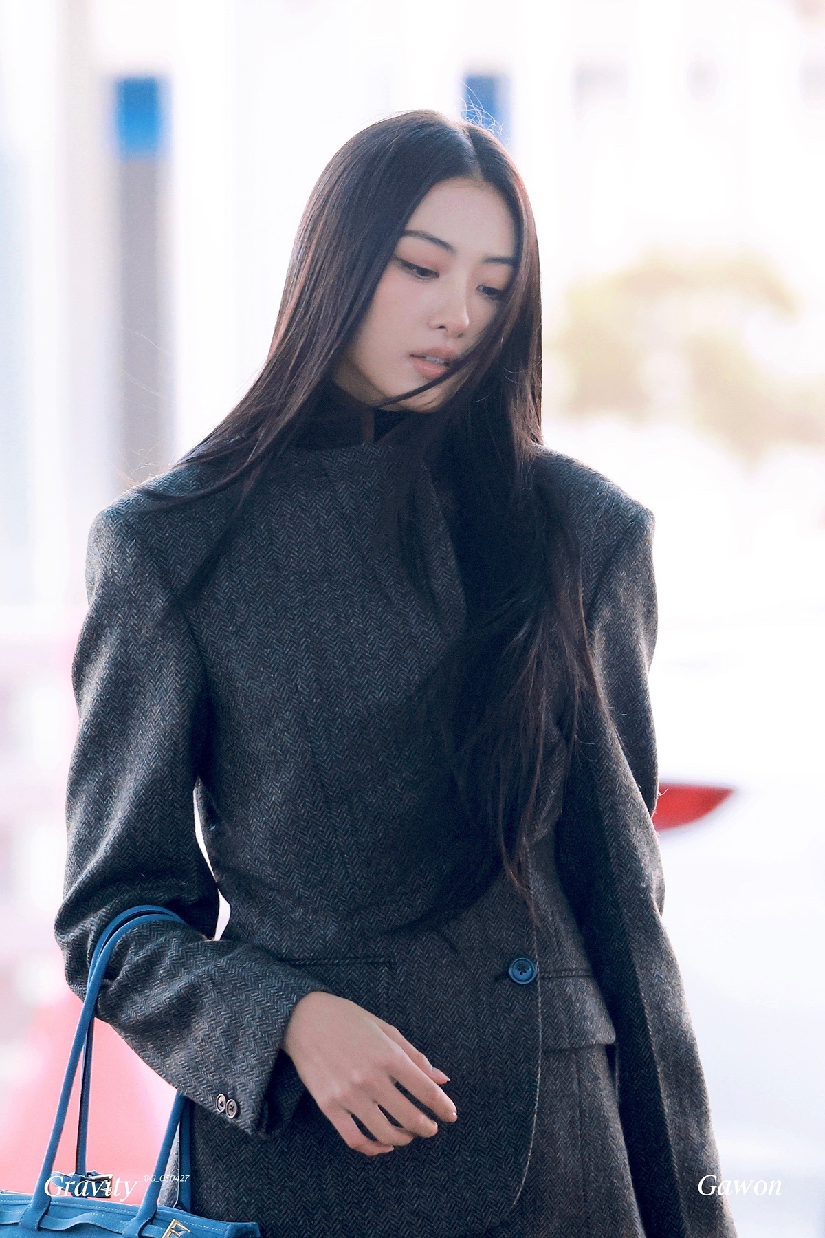 今天姐感超浓的MEOVV Gawon米兰时装周出发机场饭拍🐈⬛ 