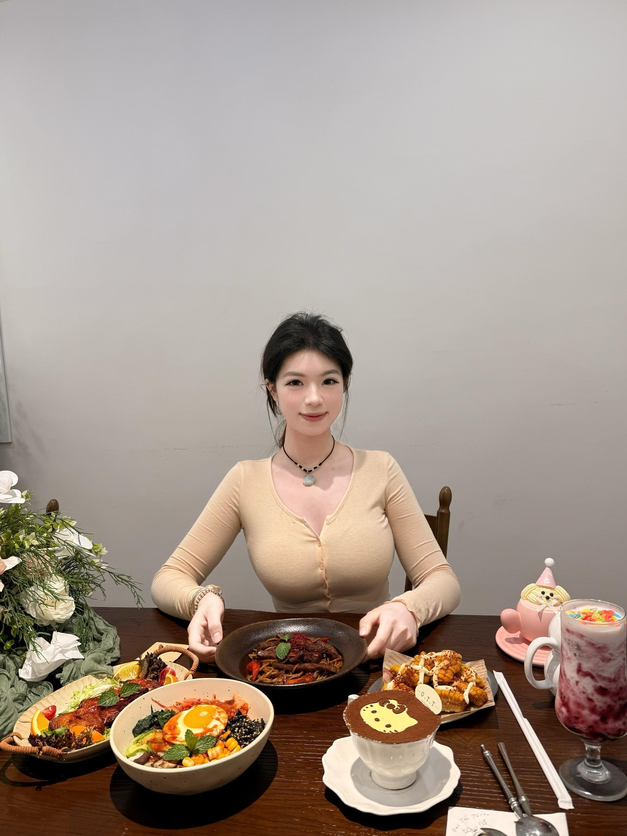 只会看着你傻笑