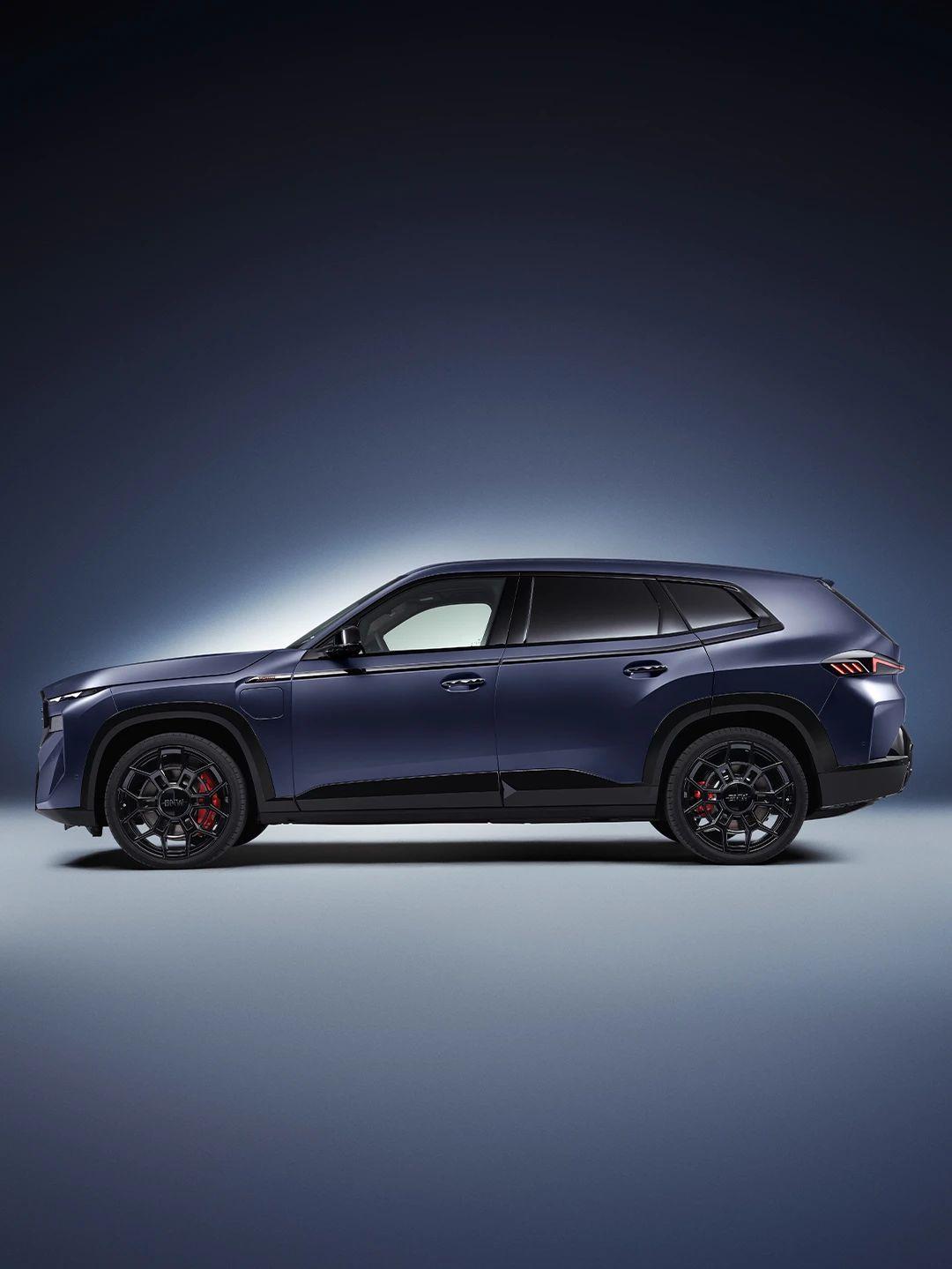 最近宝马推出了2026 BMW XM Label插电混动车型，搭载V8发动机与电
