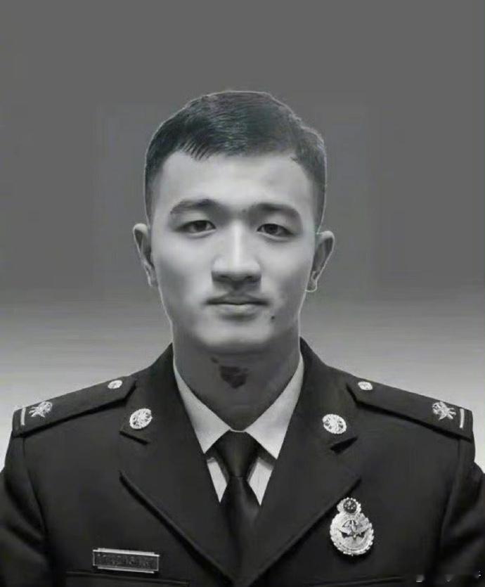 消防战士俞旺，于2019年8月12日，俞旺在马蜂窝摘除紧急救援中因高温中暑引发心