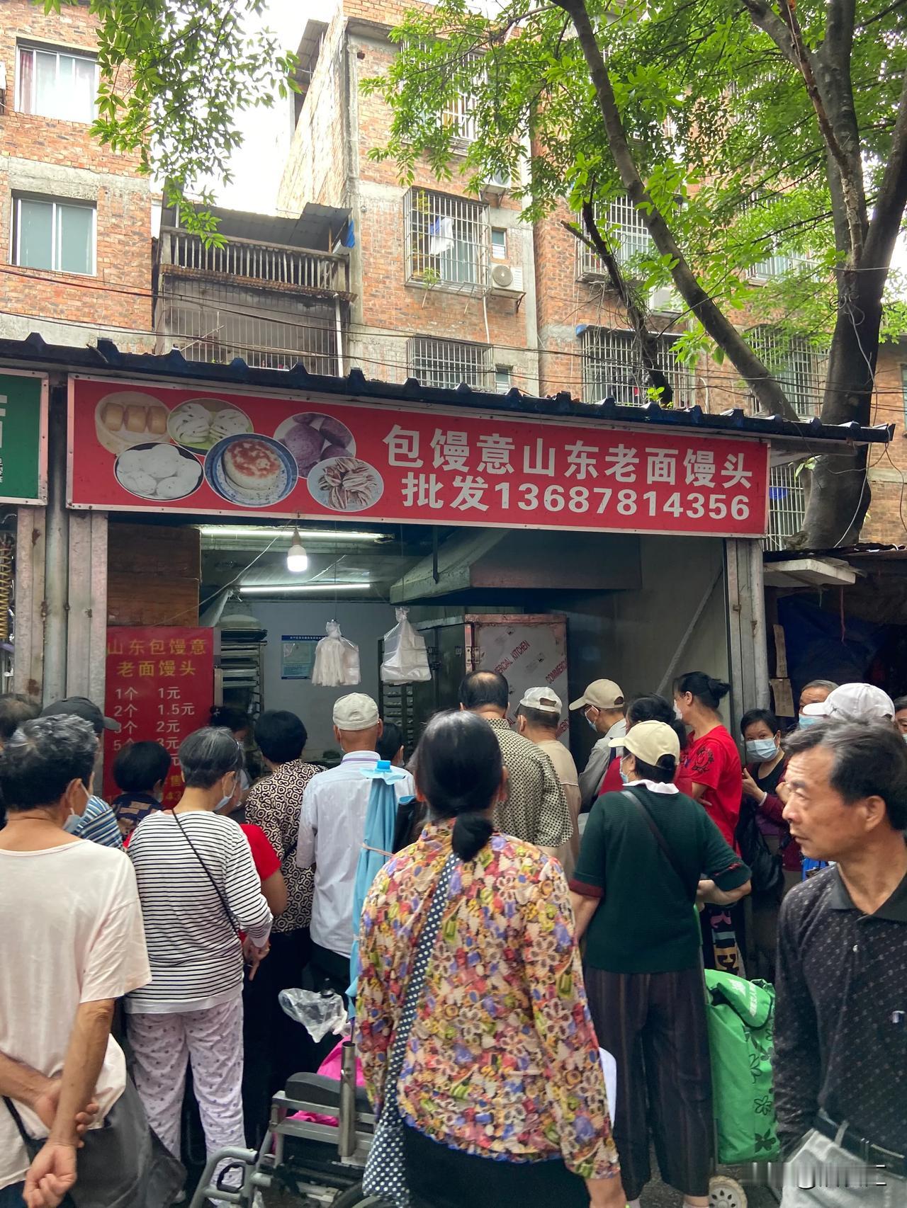 #南宁头条# 南宁这家老面馒头应该是天花板的存在，每天都是排队，有的人买几十个都